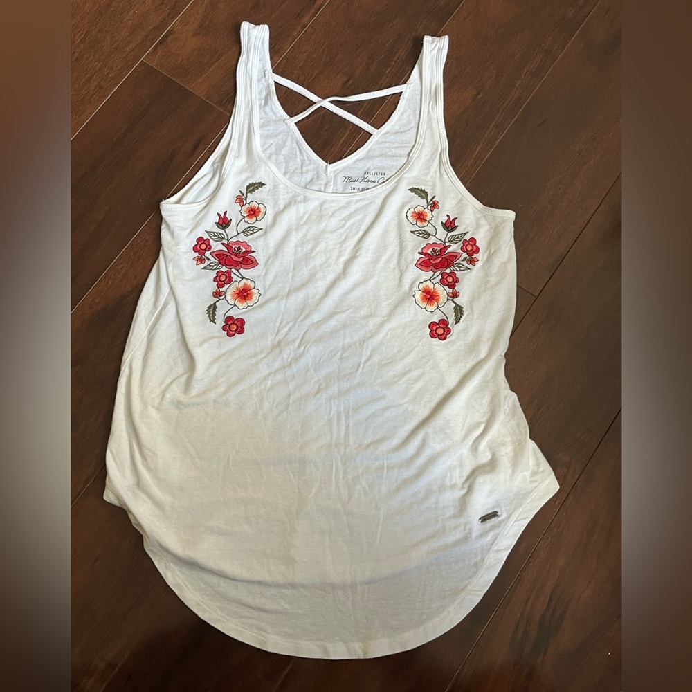 ⭐️EUC - Hollister Tank Top, floral embroidery, criss-cross back size XS